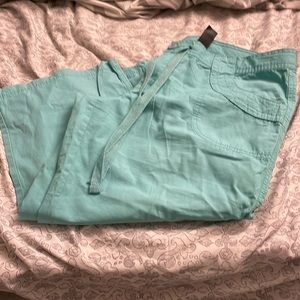 Teal blue cropped capris